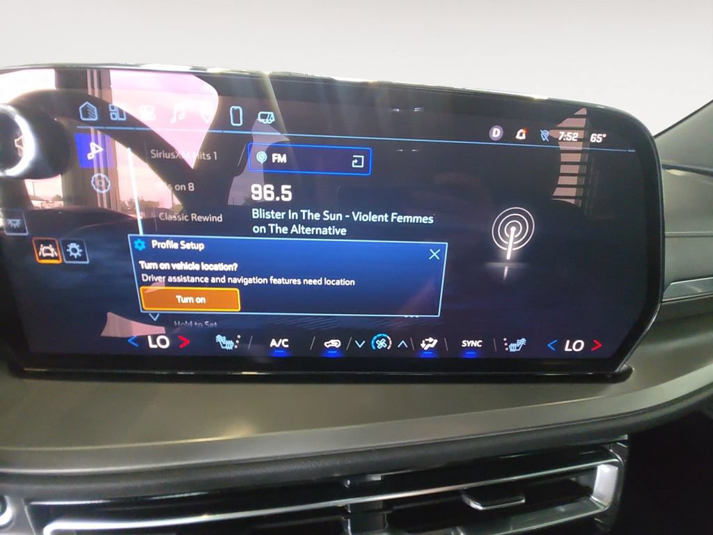 Certified 2025 Chevrolet Traverse LT w/ Midnight/Sport Edition AWD/4WD image 21