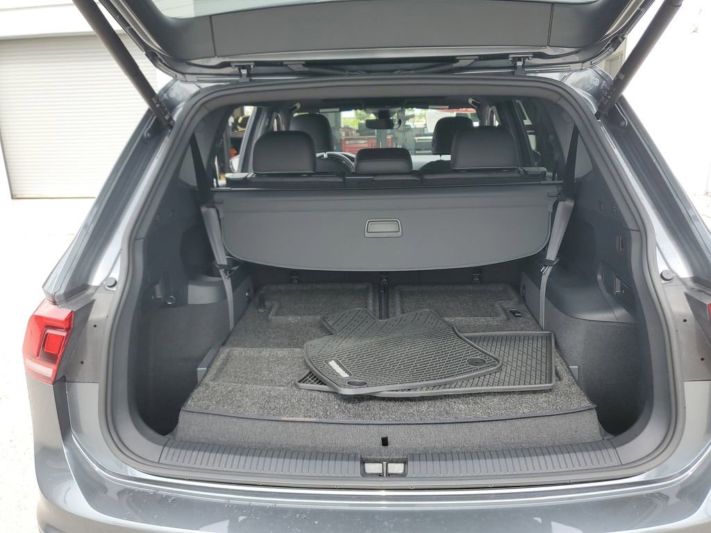 Certified 2023 Volkswagen Tiguan SE R-Line FWD image 14
