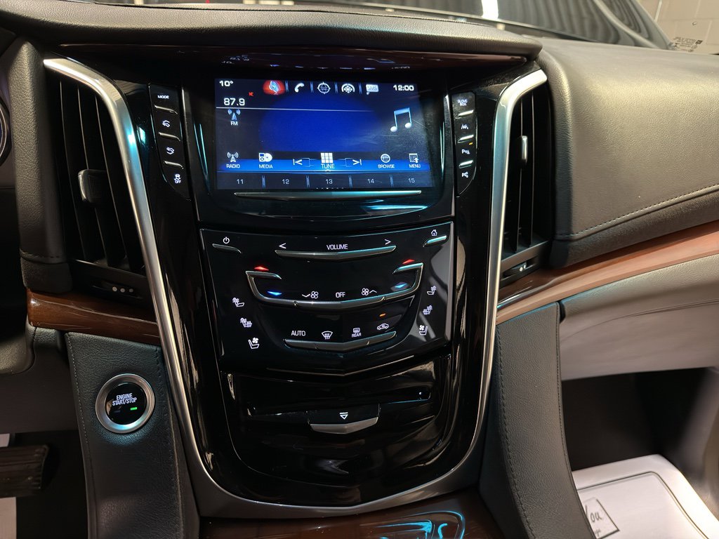 Used 2019 Cadillac Escalade Luxury image 19