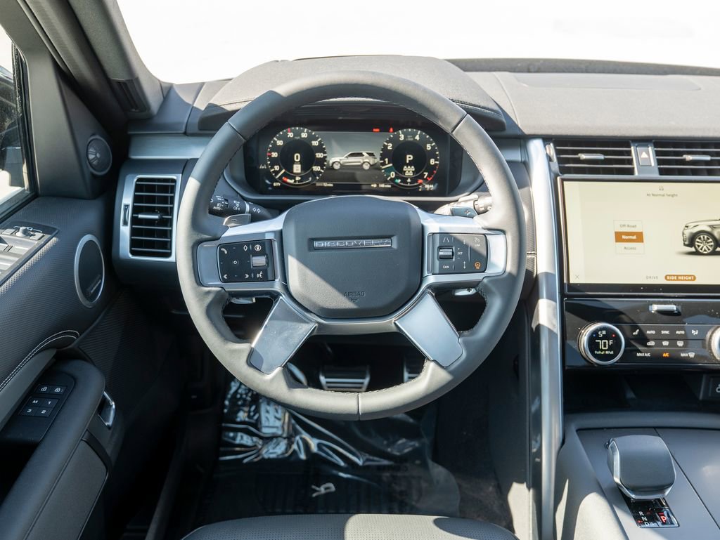 New 2025 Land Rover Discovery Dynamic SE image 12