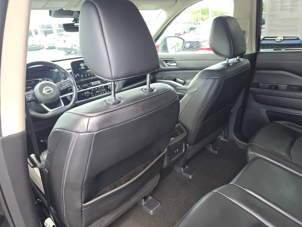 Used 2024 Nissan Pathfinder SL image 16