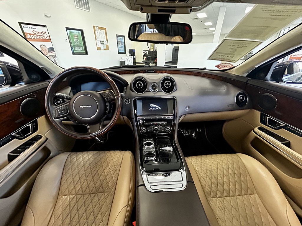 Used 2016 Jaguar XJ L Portfolio RWD image 10