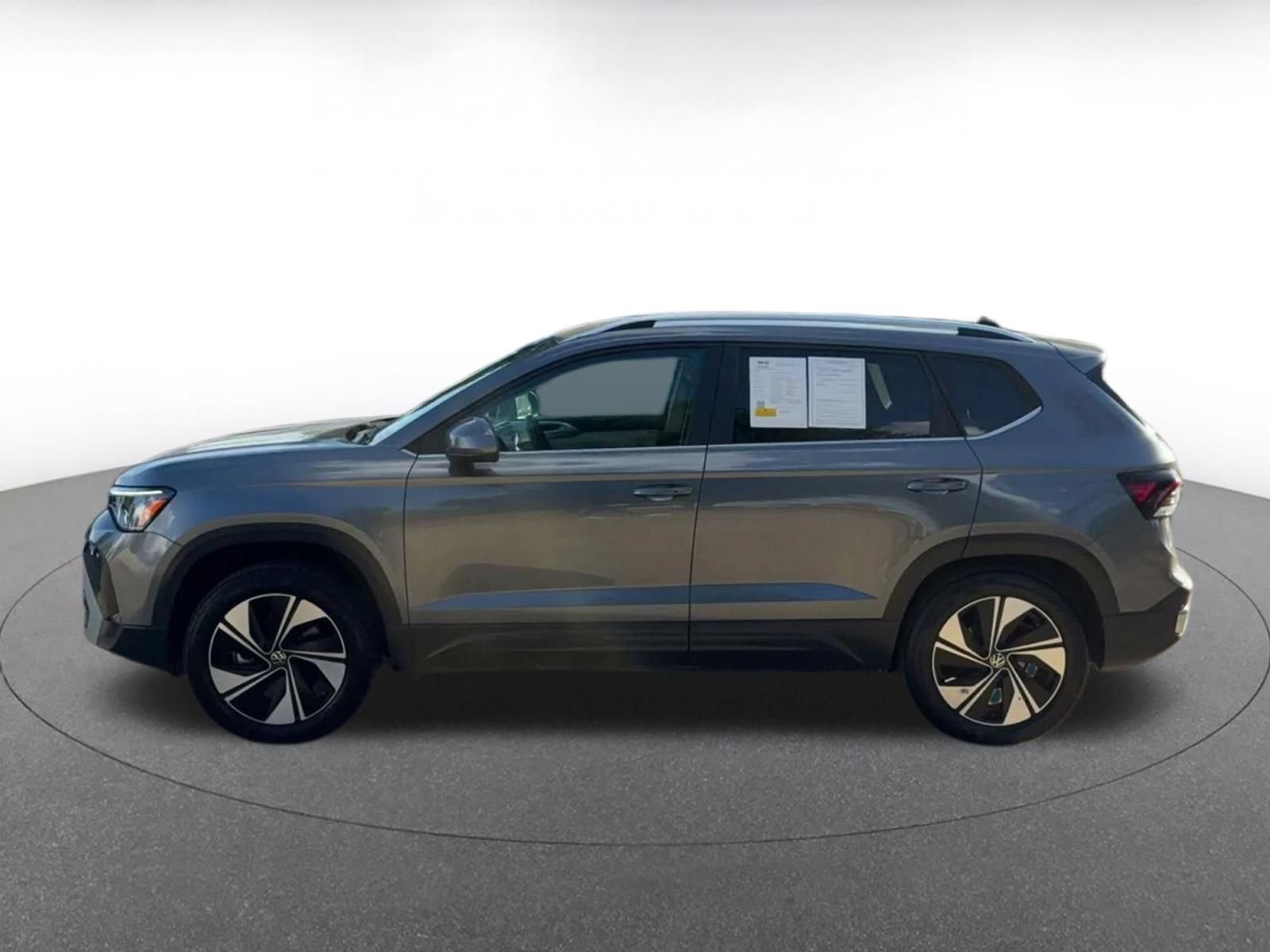Used 2026 Volkswagen Taos SE AWD/4WD image 7