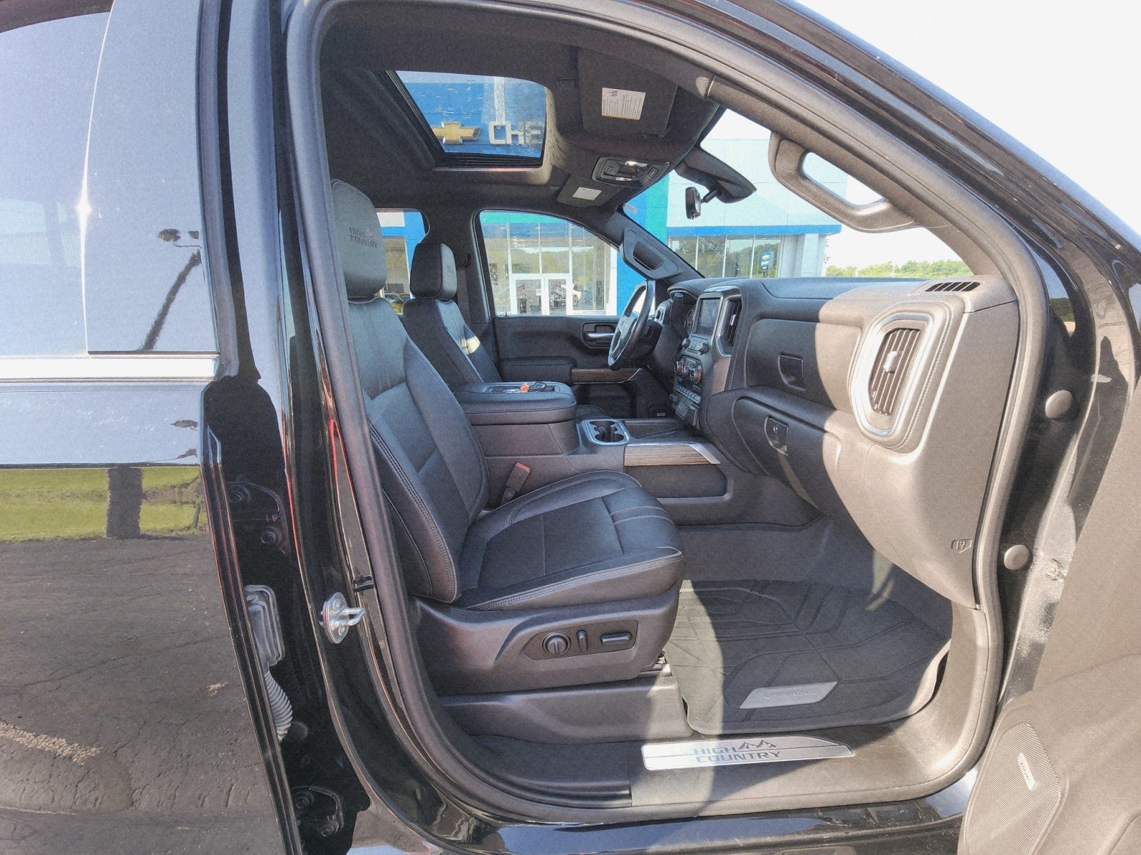 Used 2021 Chevrolet Silverado 1500 High Country w/ Technology Package AWD/4WD image 15