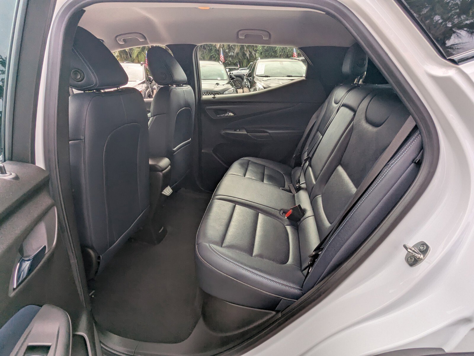 Used 2022 Chevrolet Bolt EUV LT w/ Convenience Package FWD image 13