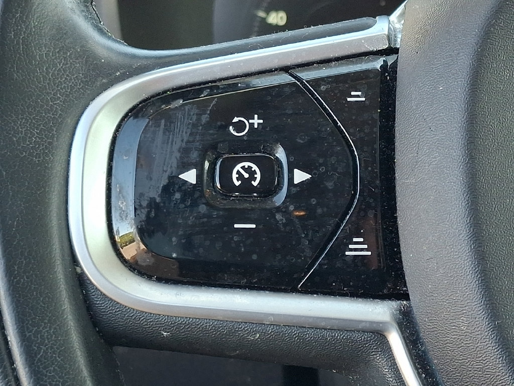 Used 2019 Volvo XC90 T6 Momentum AWD/4WD image 24
