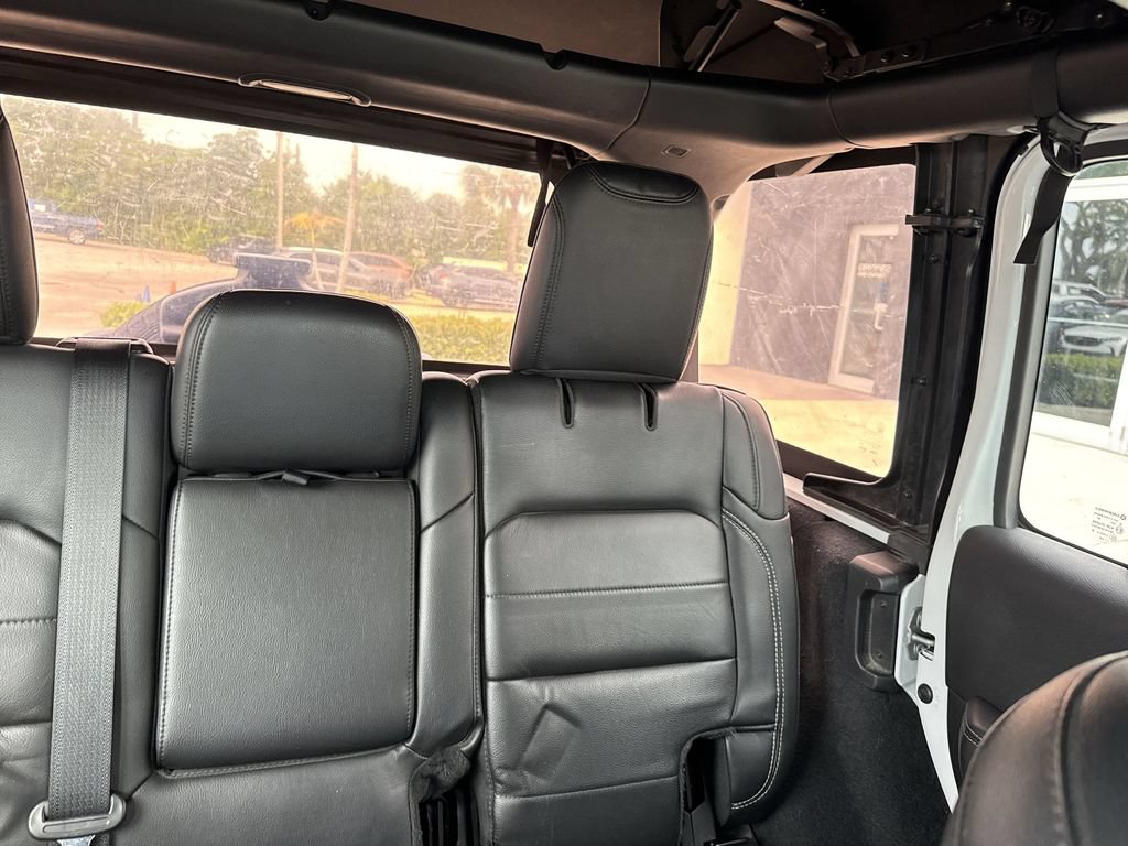 Used 2019 Jeep Wrangler Unlimited Sahara w/ Dual Top Group AWD/4WD image 19