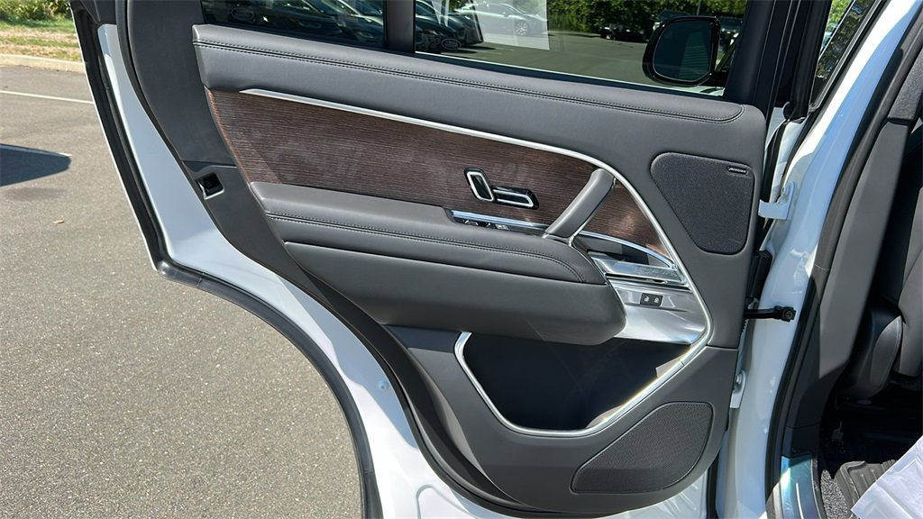 New 2025 Land Rover Range Rover SE image 21
