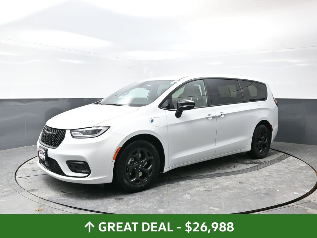 Used 2024 Chrysler Pacifica Select image 11