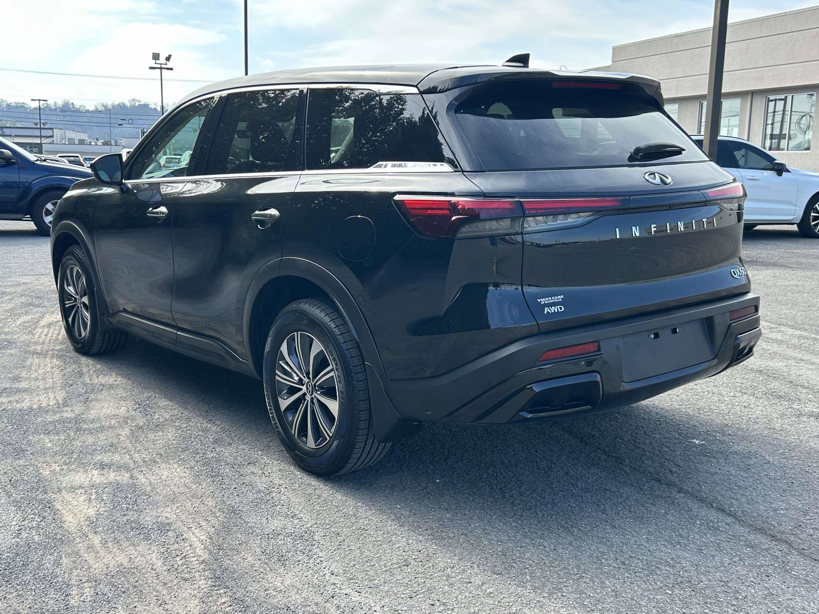 Used 2023 INFINITI QX60 Pure image 5
