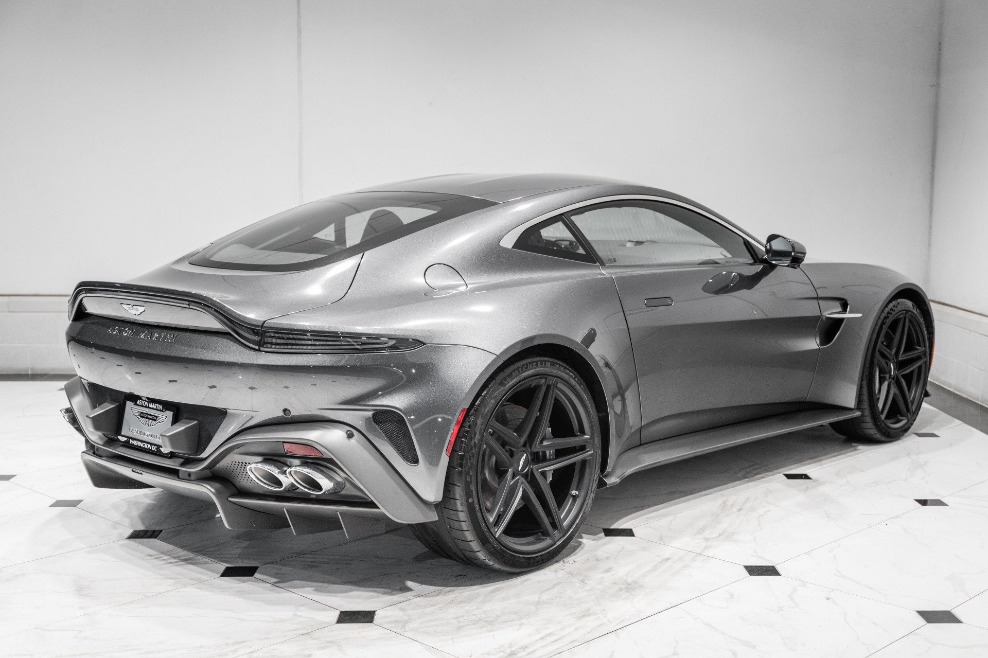 Used 2025 Aston Martin V8 Vantage Coupe RWD image 40