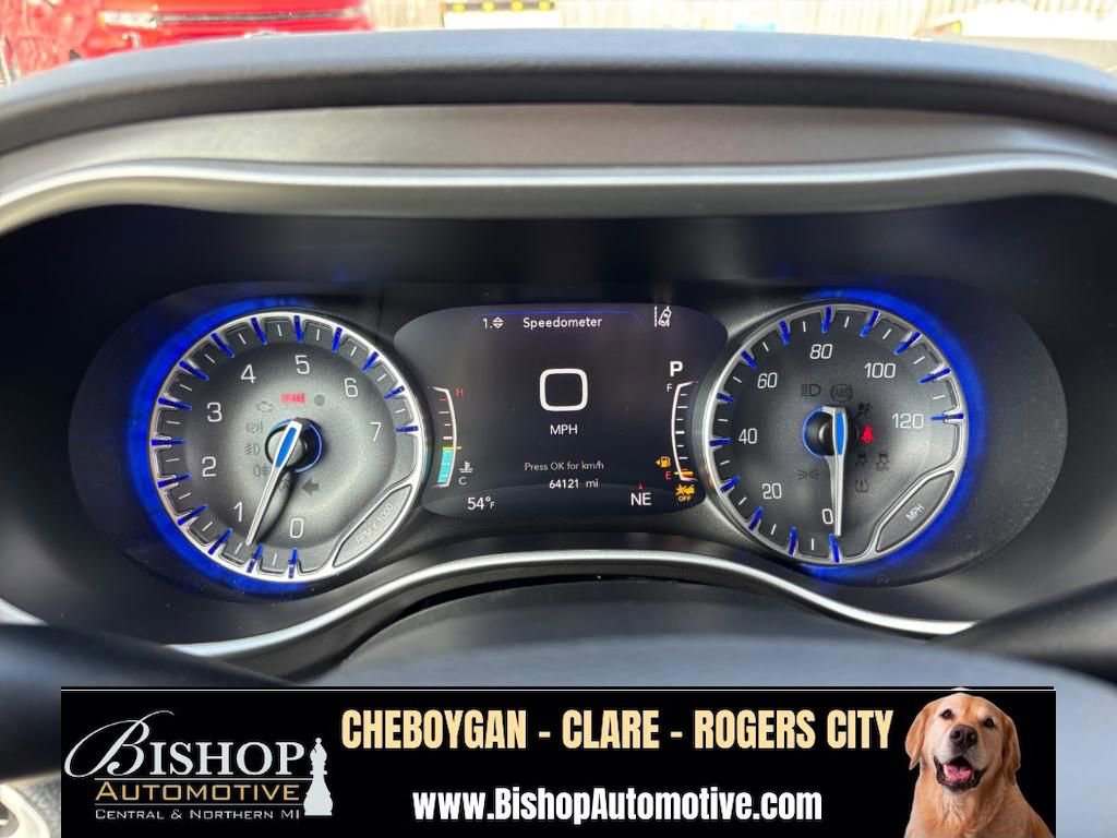 Used 2023 Chrysler Pacifica Touring-L FWD image 37