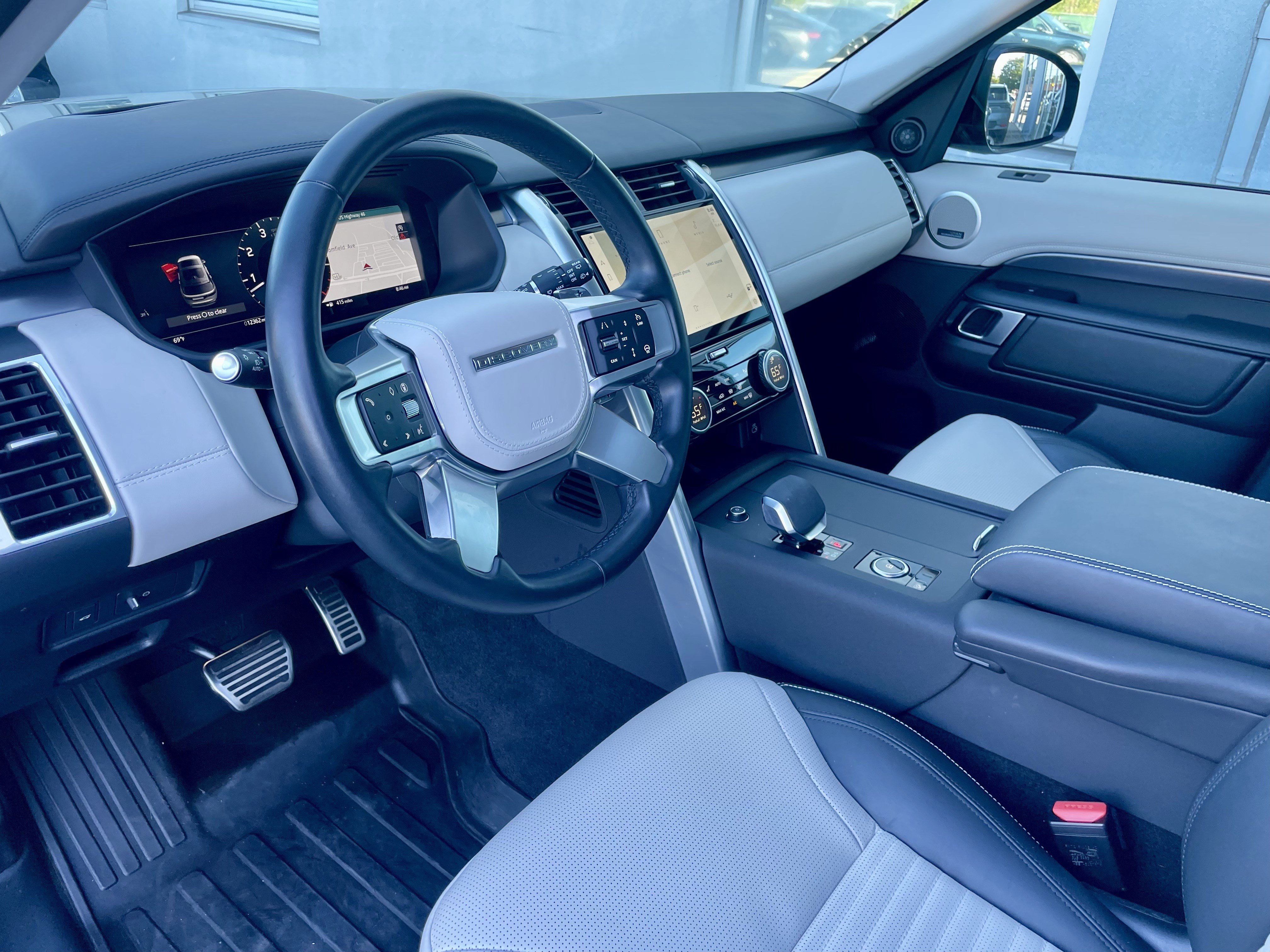 Certified 2025 Land Rover Discovery Metropolitan Edition AWD/4WD image 13