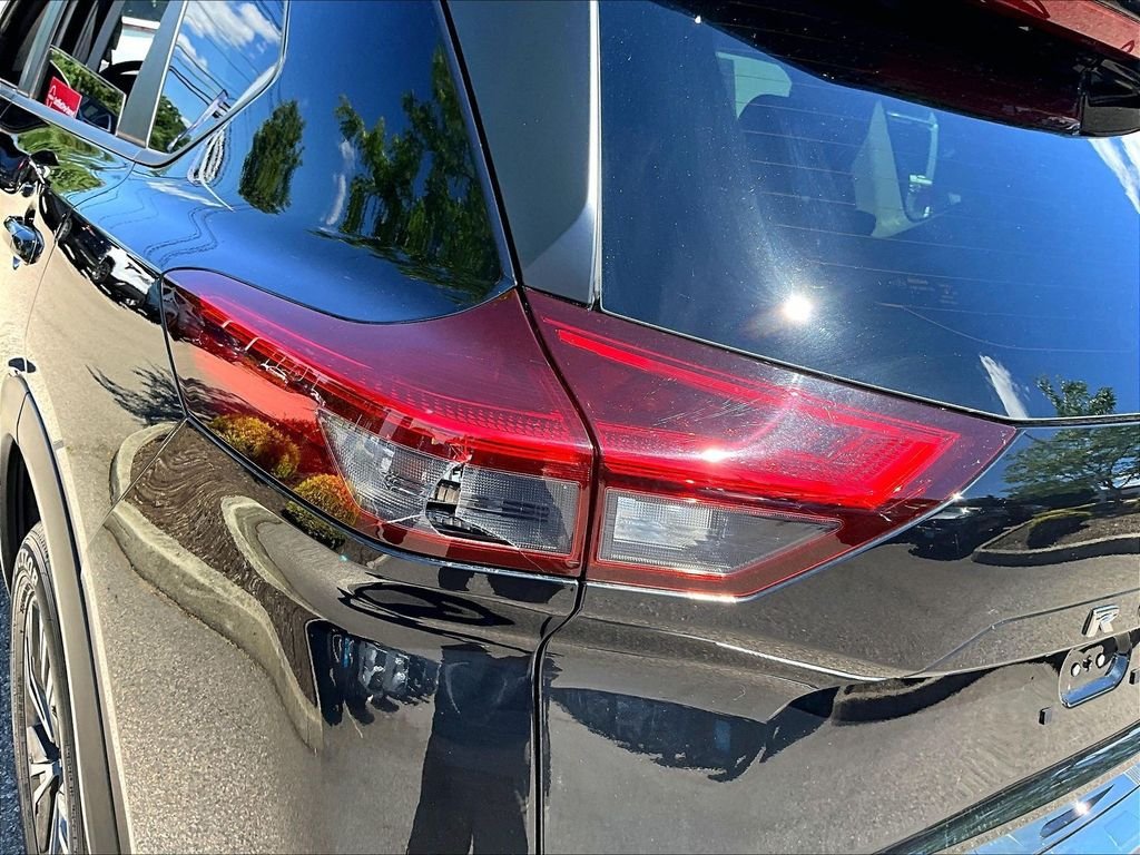 Used 2023 Nissan Rogue SV AWD/4WD image 32