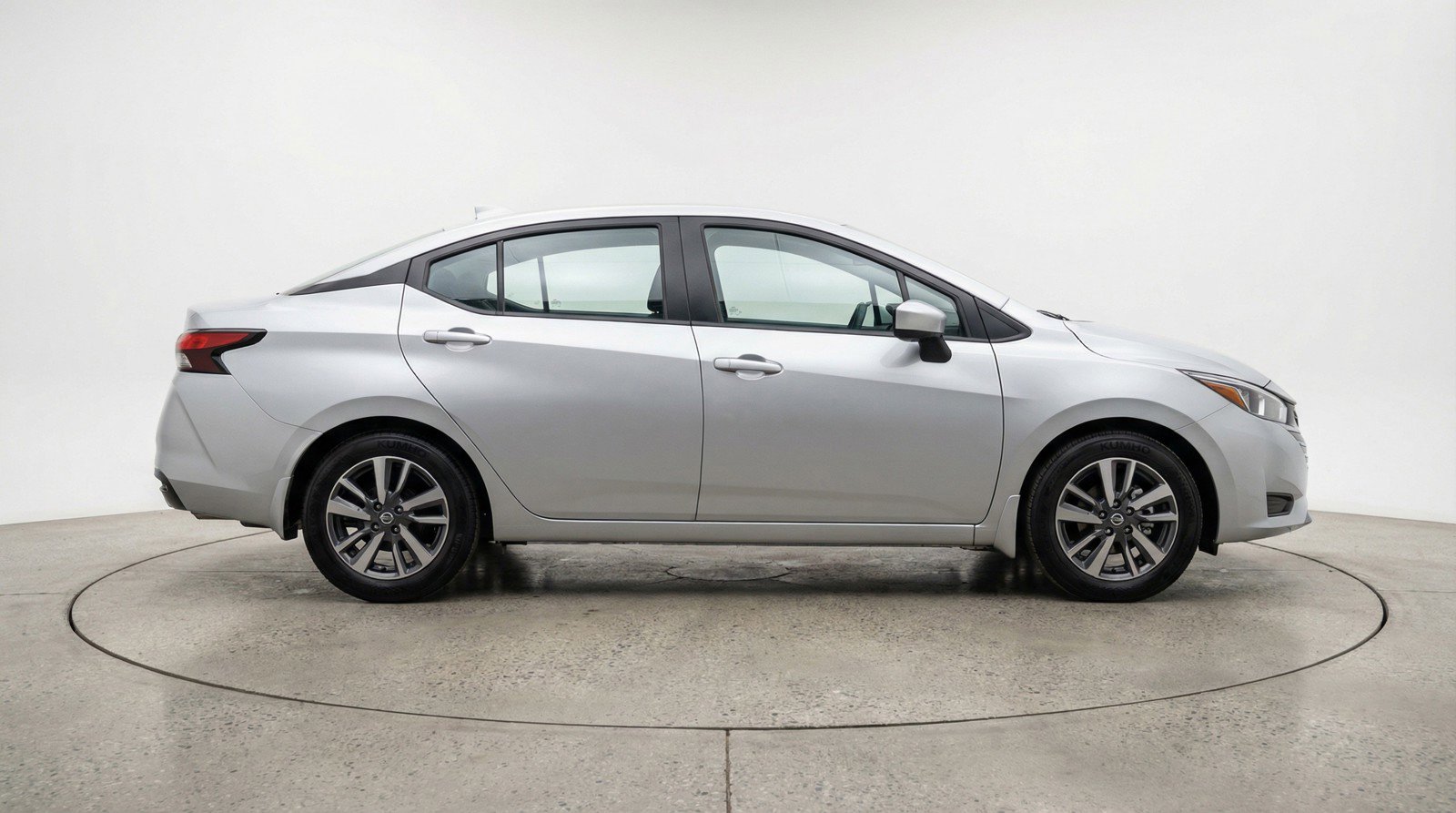 Used 2025 Nissan Versa SV image 11
