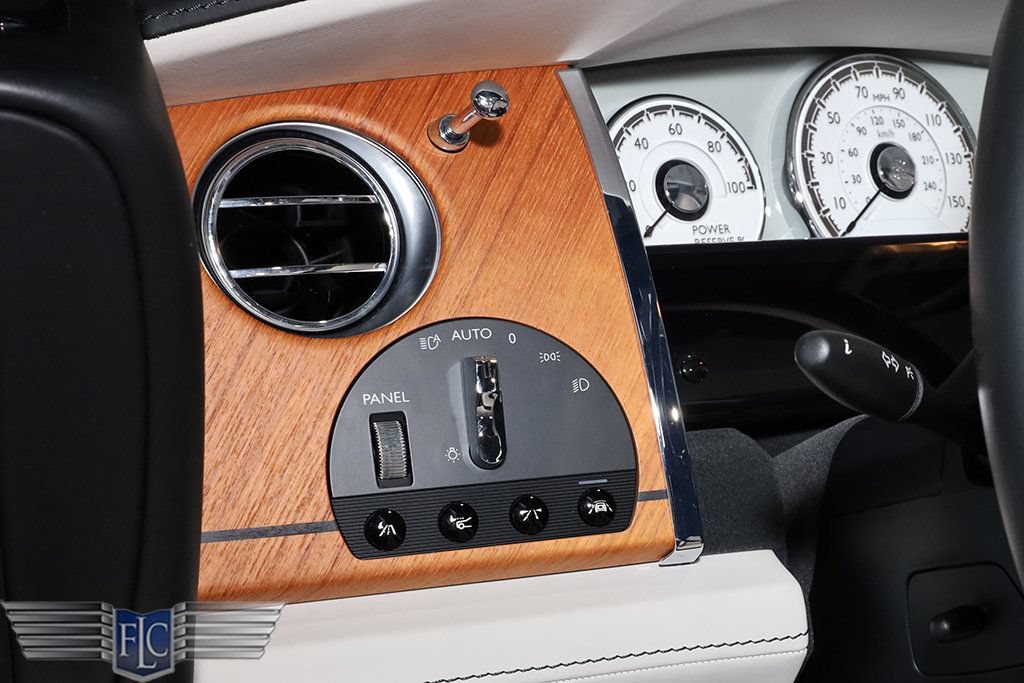 Used 2017 Rolls-Royce Dawn RWD image 38