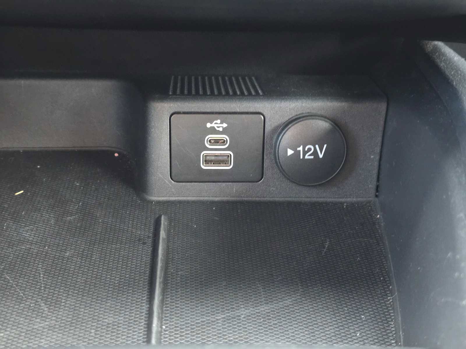 Used 2025 Ford Escape ST-Line Select AWD/4WD image 32