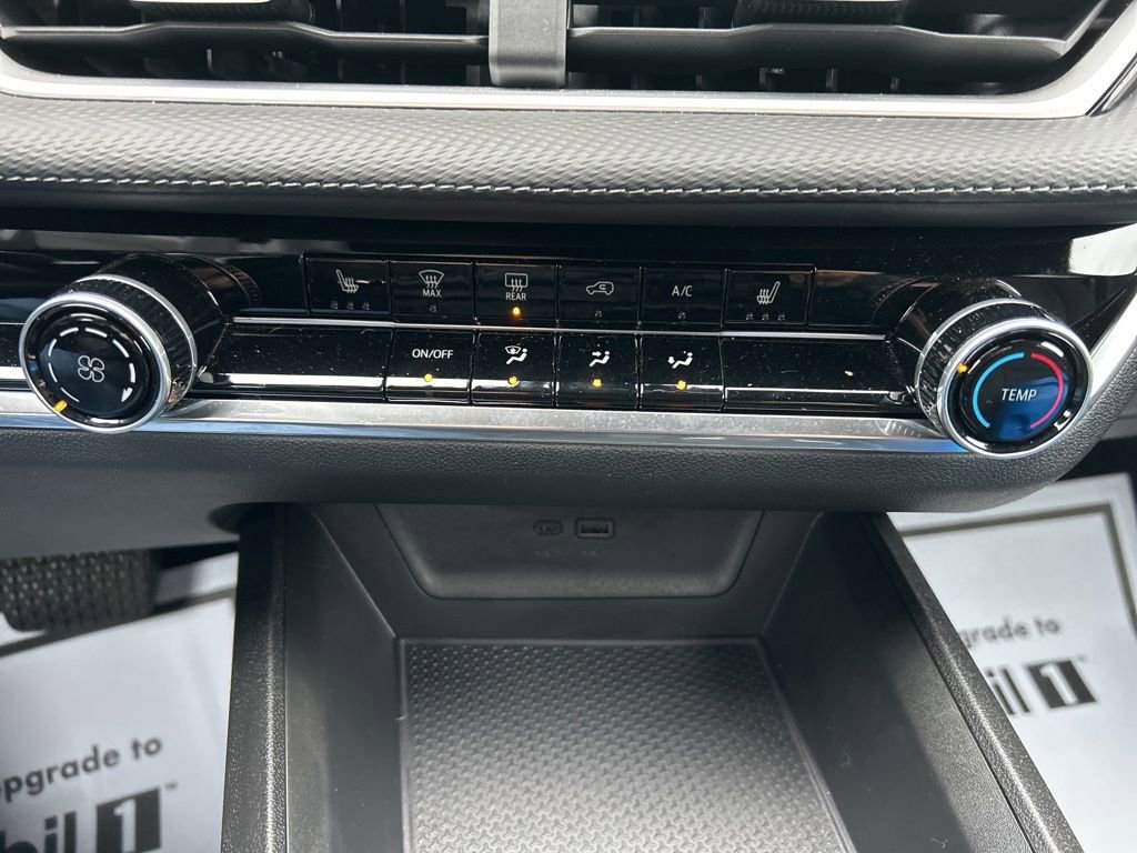 Used 2025 Chevrolet Equinox LT image 12