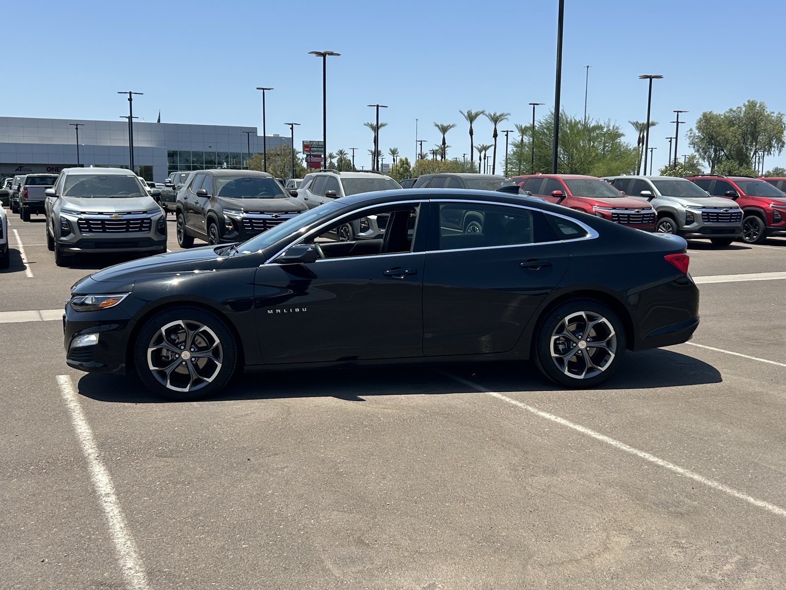 Used 2024 Chevrolet Malibu LT FWD image 2