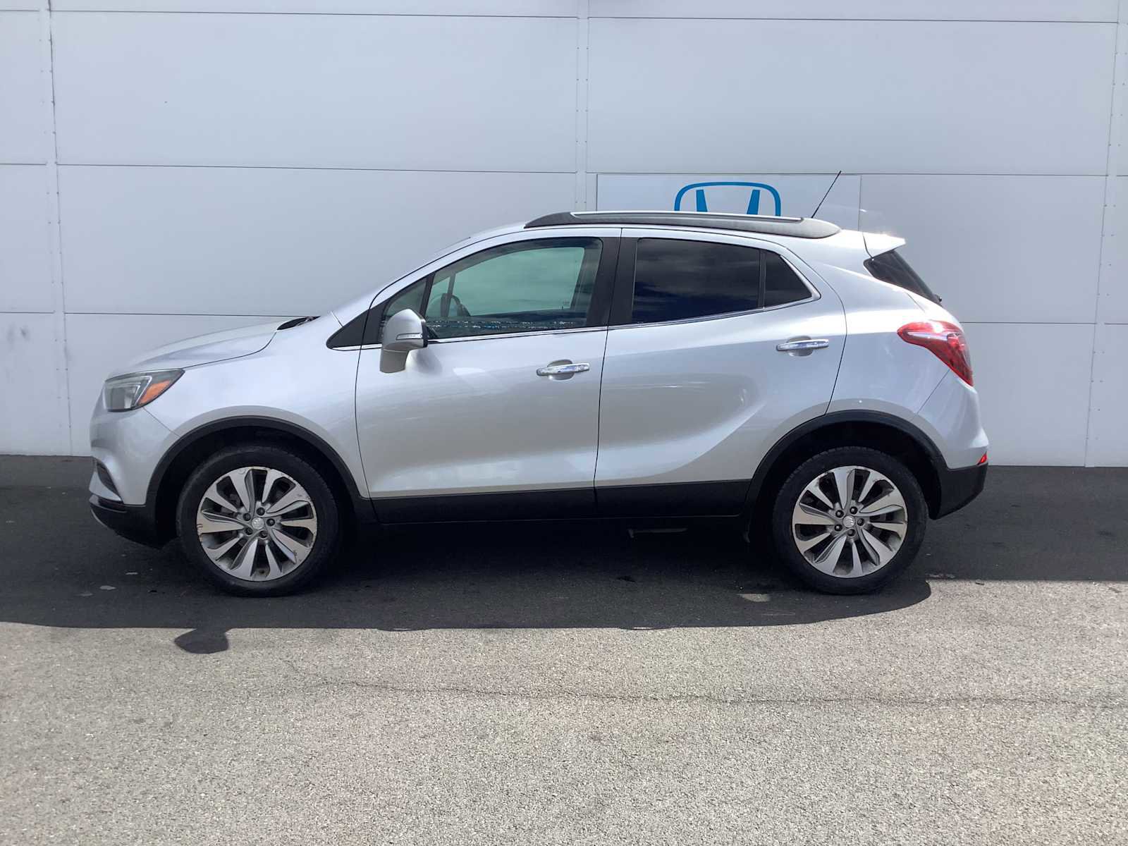 Used 2017 Buick Encore Preferred AWD/4WD image 2