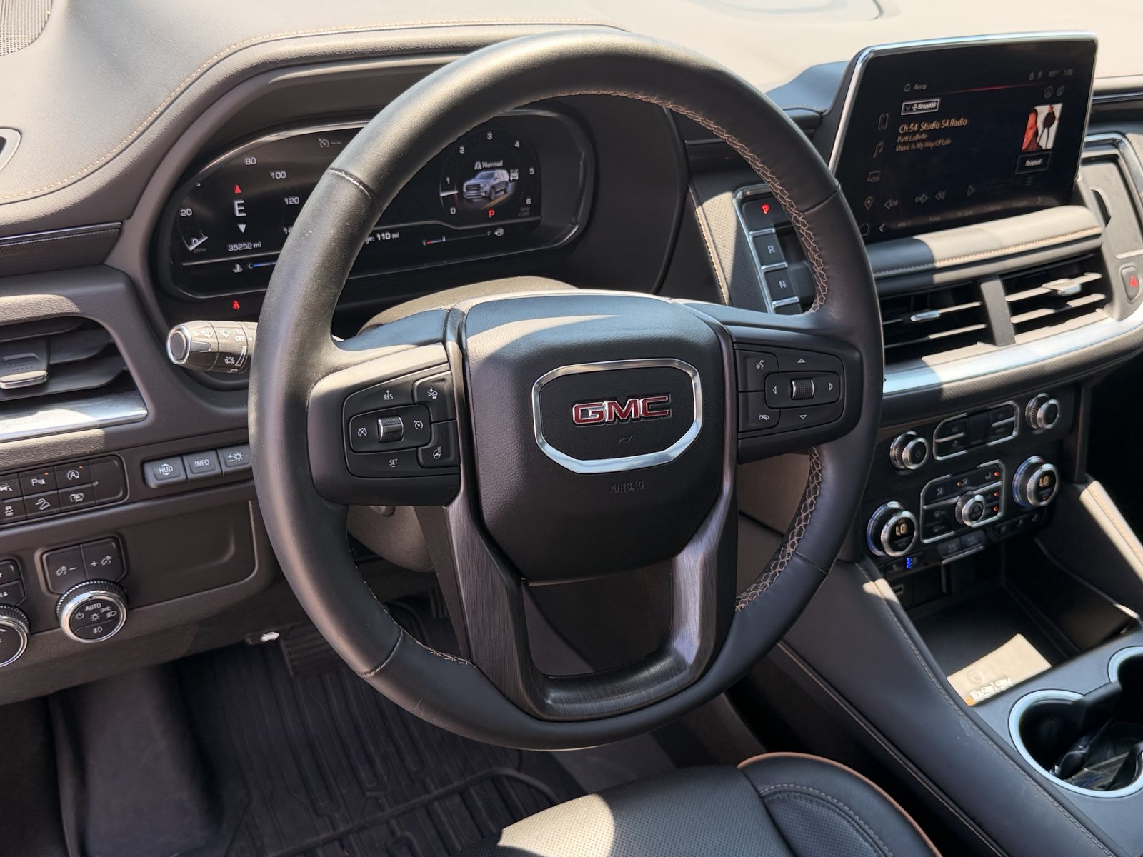 Used 2024 GMC Yukon AT4 w/ Technology Package AWD/4WD image 17
