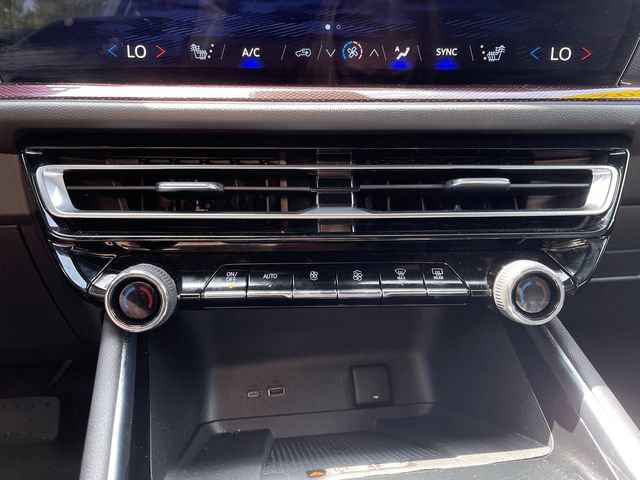 Used 2024 Chevrolet Traverse Z71 w/ Enhanced Driving Package AWD/4WD image 36