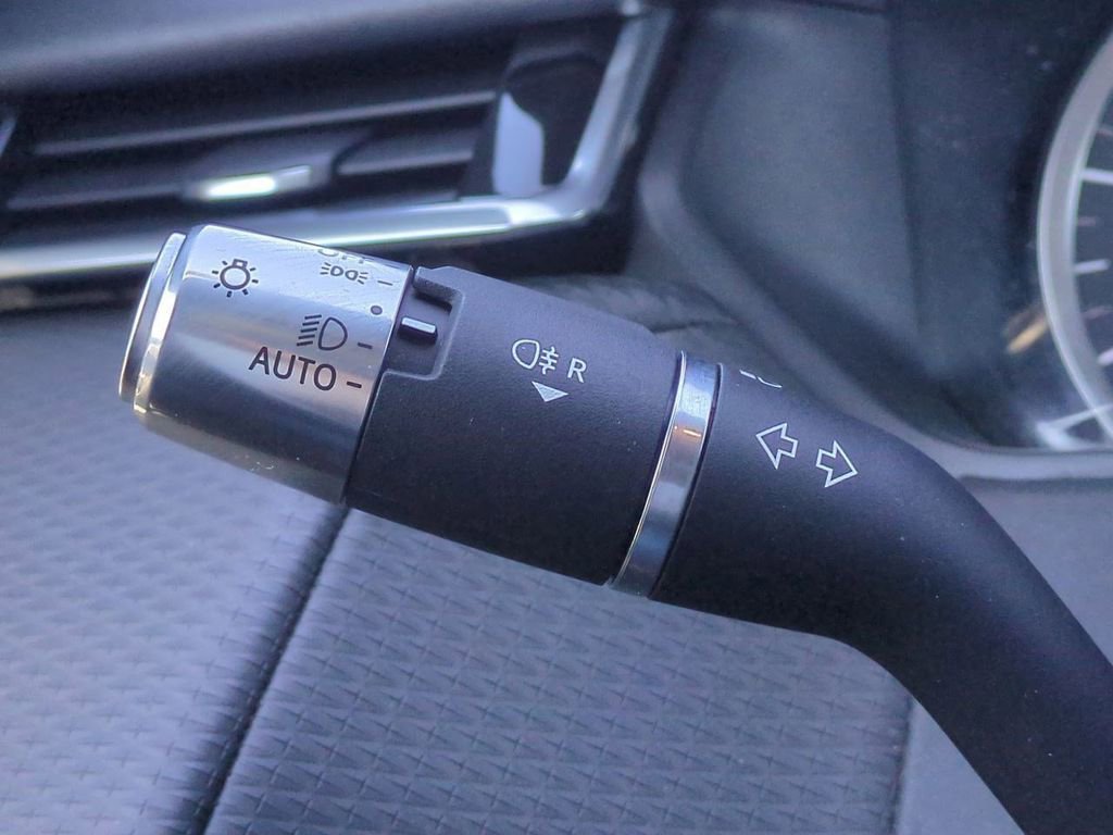 Used 2022 Land Rover Range Rover Velar R-Dynamic S image 30