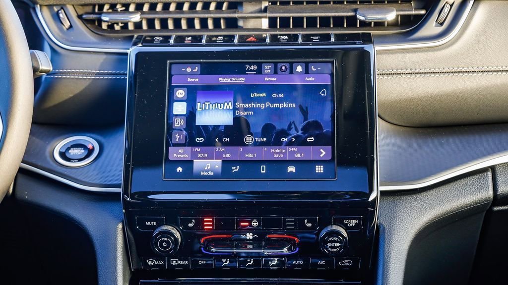 New 2025 Jeep Grand Cherokee Laredo X w/ Luxury Tech Group I image 15