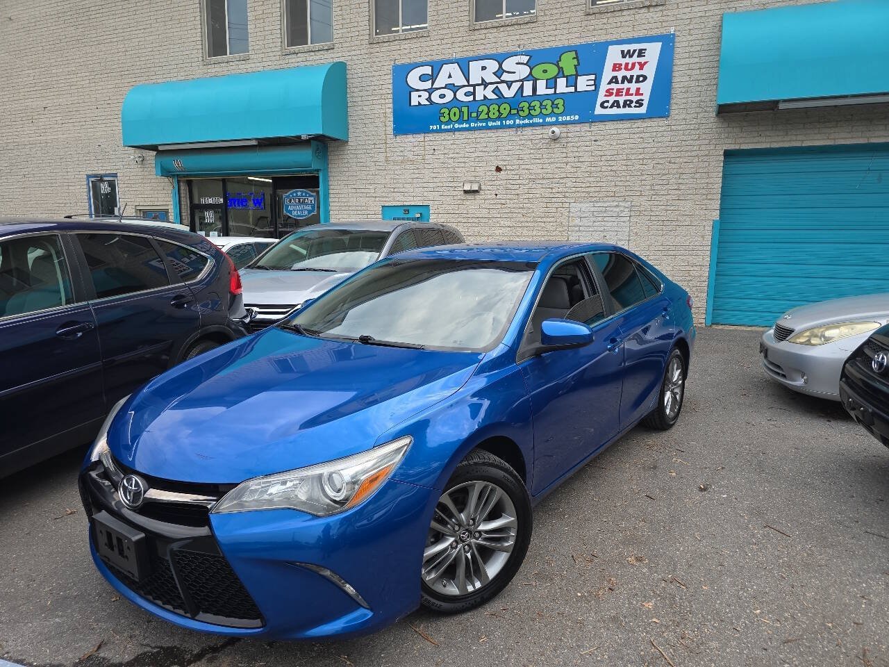 Used 2017 Toyota Camry SE FWD image 3