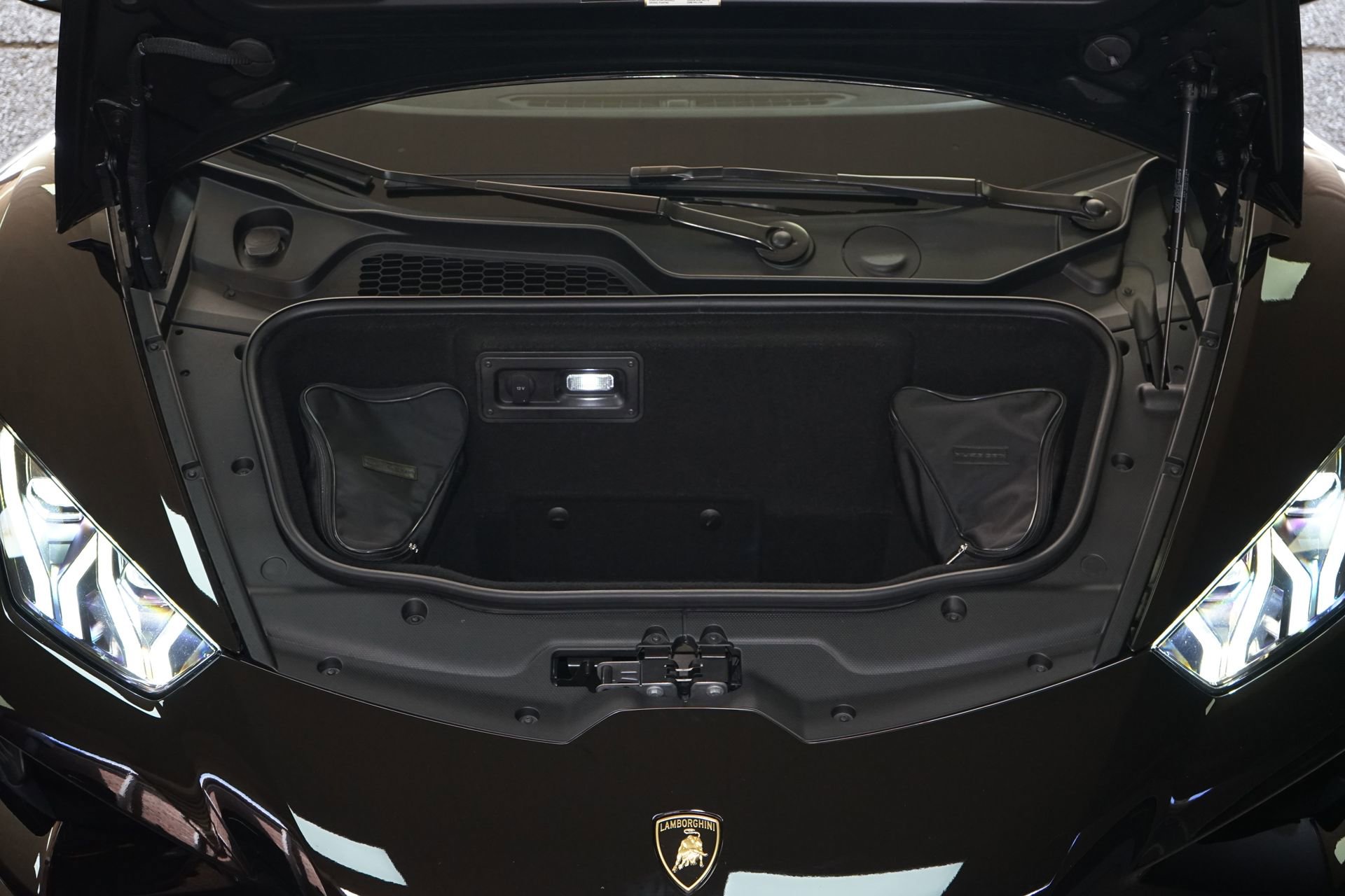 Used 2021 Lamborghini Huracan EVO image 25