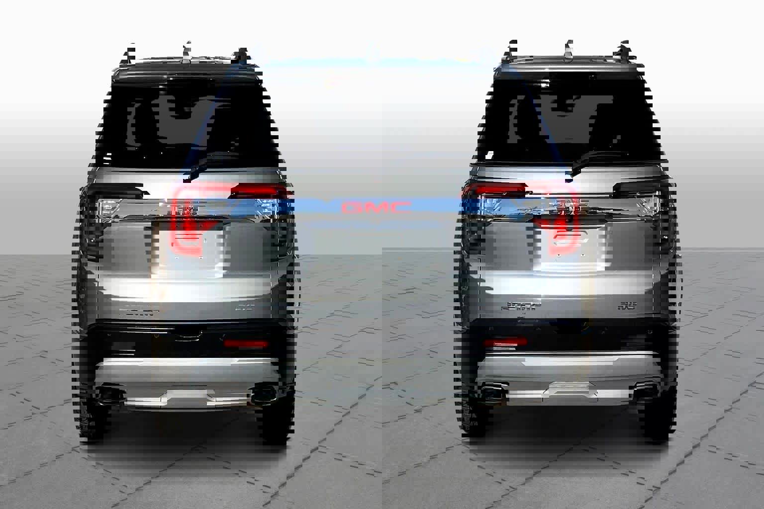 Certified 2023 GMC Acadia SLE w/ Driver Convenience Package image 4