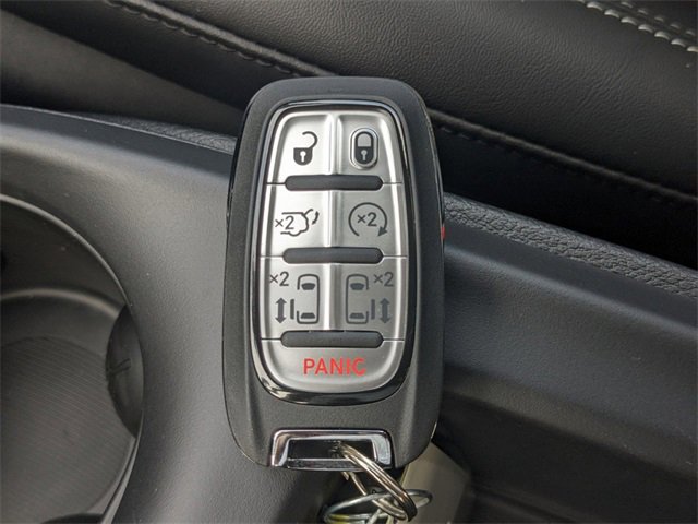 New 2025 Chrysler Pacifica Select image 29