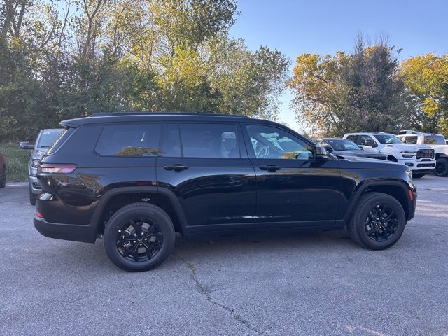 New 2025 Jeep Grand Cherokee L Altitude image 12