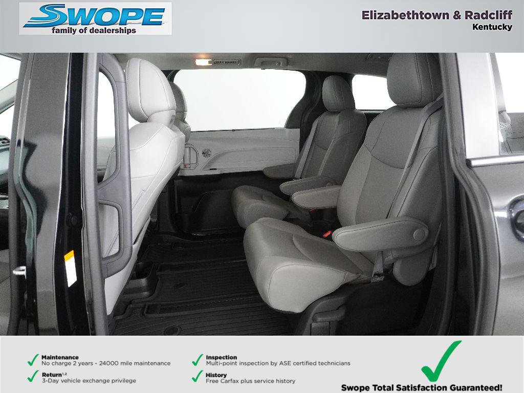 Used 2025 Toyota Sienna XLE image 12