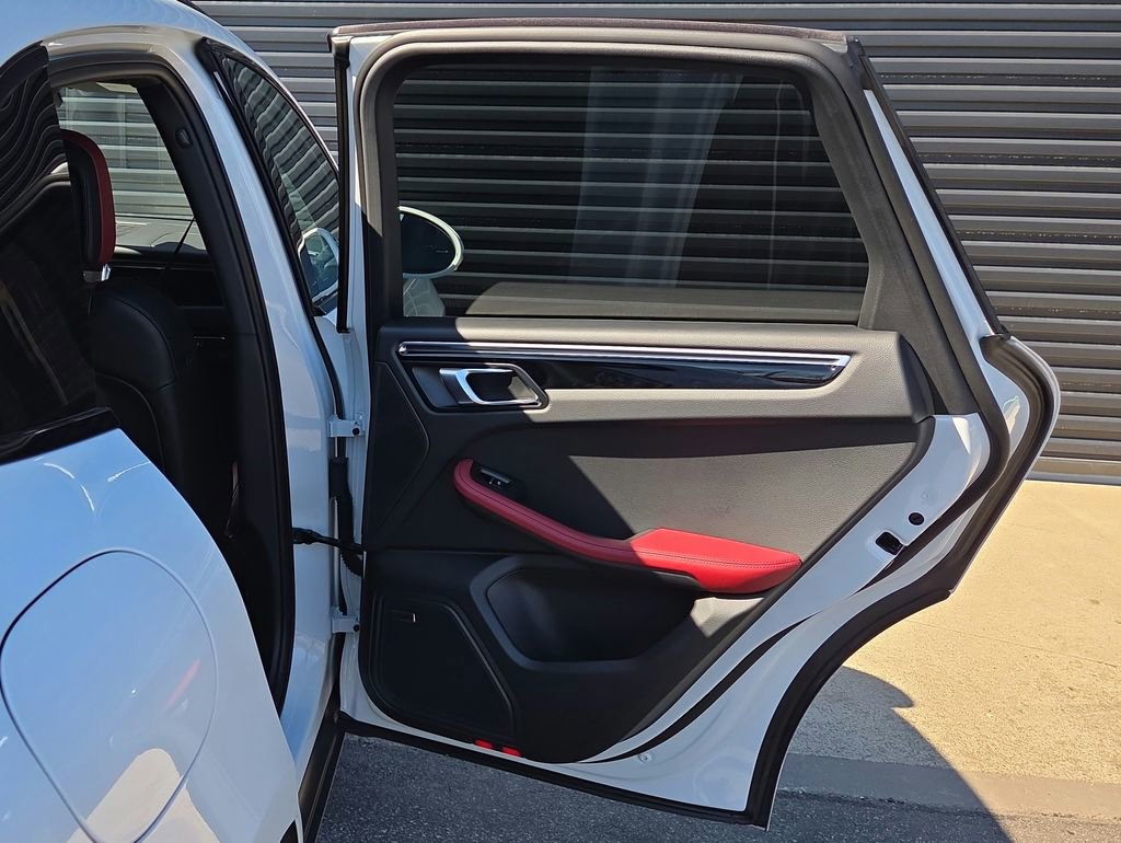 Certified 2025 Porsche Macan S image 22