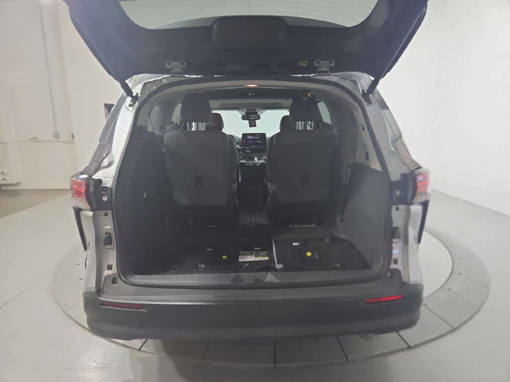 Used 2022 Toyota Sienna XLE w/ XLE Plus Package AWD/4WD image 24