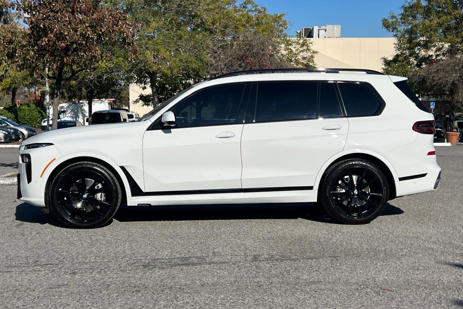 Used 2023 BMW X7 xDrive40i w/ M Sport Package image 7