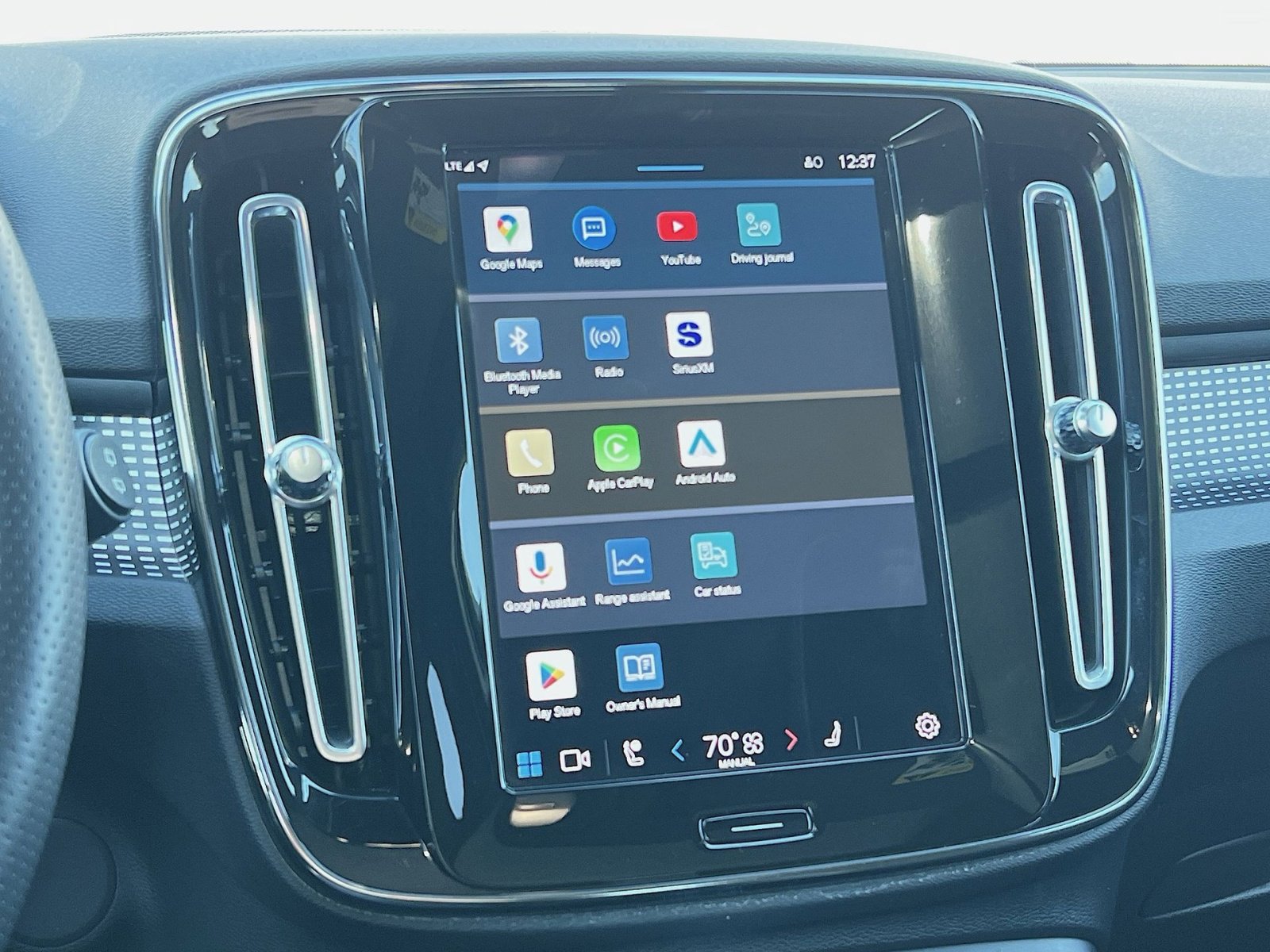 Used 2021 Volvo XC40 P8 Recharge w/ Advanced Package image 18