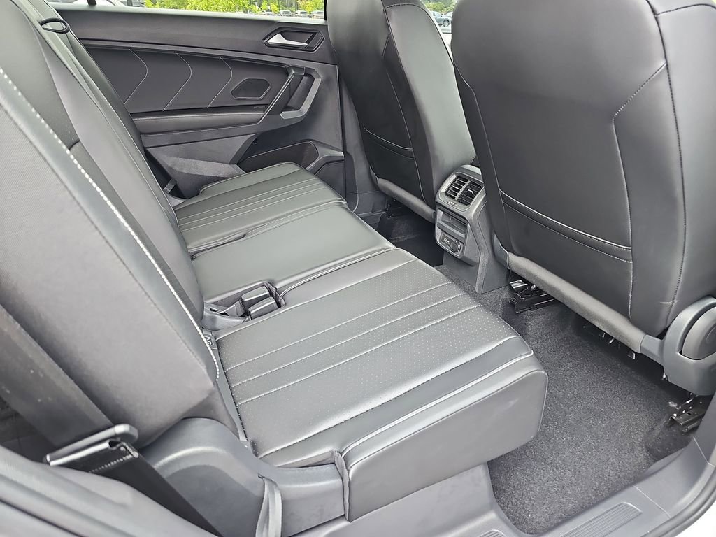 Used 2023 Volkswagen Tiguan SE R-Line FWD image 14