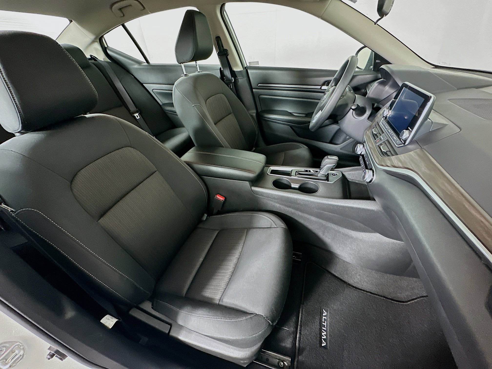 Used 2025 Nissan Altima 2.5 SV image 28