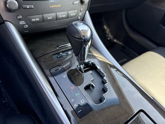 Used 2012 Lexus IS 250C w/ Luxury Pkg RWD image 19