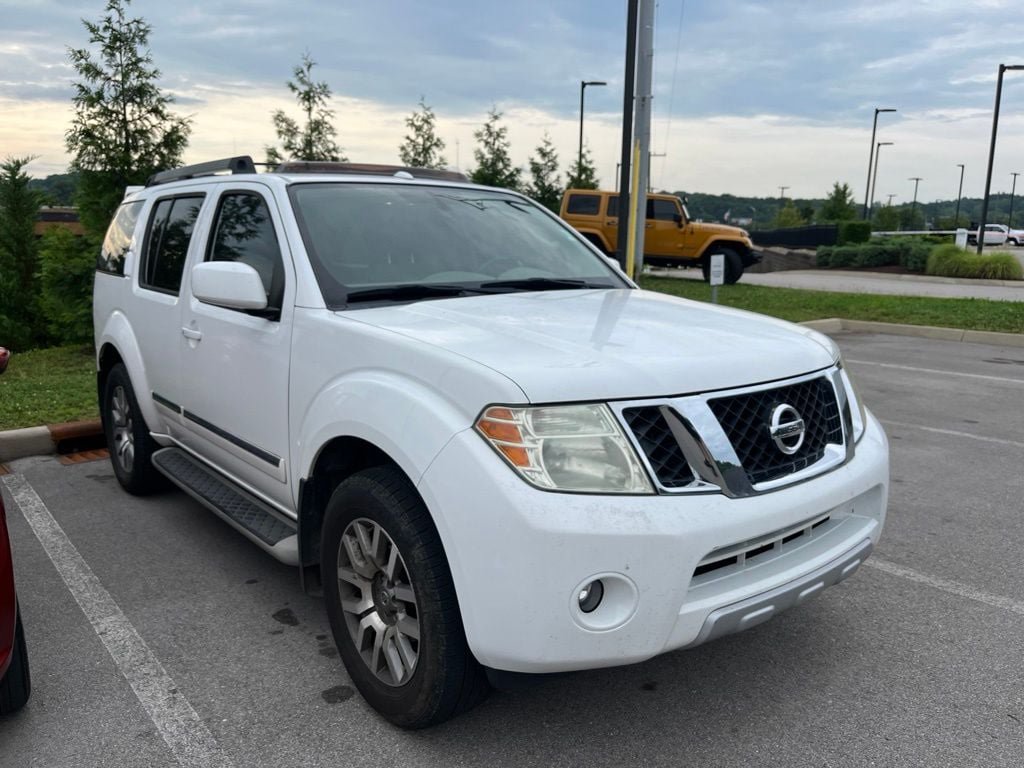 Used 2010 Nissan Pathfinder LE AWD/4WD image 2