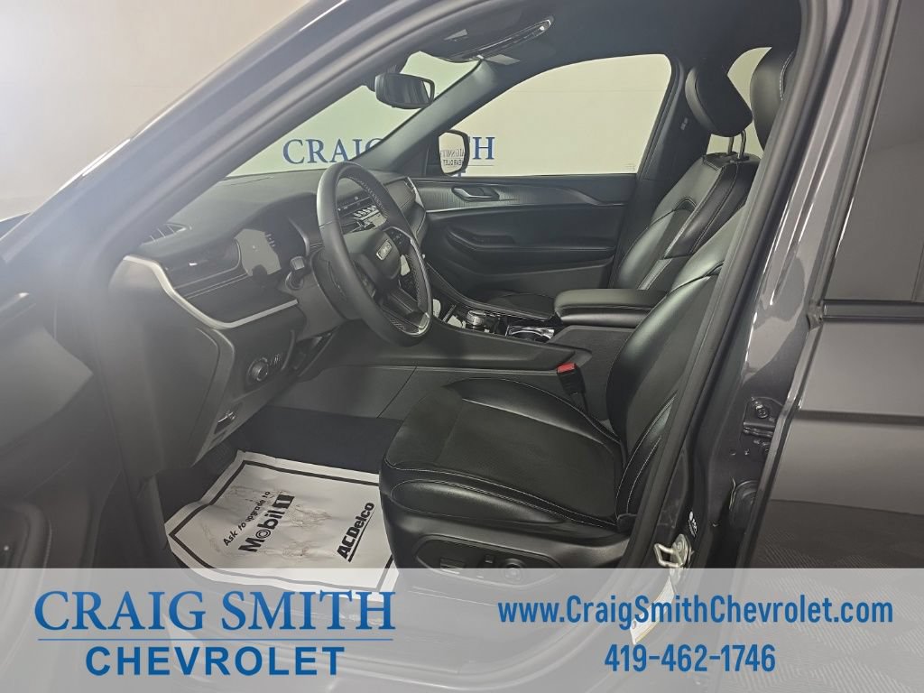 Used 2023 Jeep Grand Cherokee Altitude AWD/4WD image 10