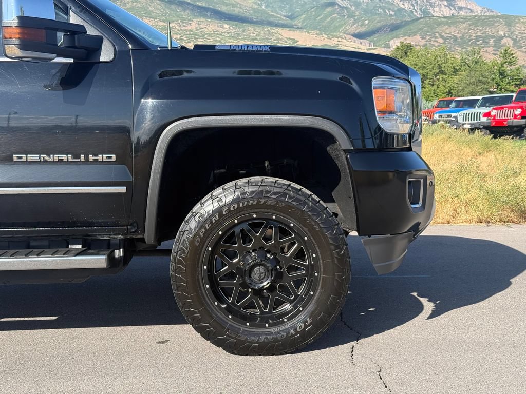 Used 2018 GMC Sierra 3500 Denali w/ Suspension Package, Off-Road AWD/4WD image 6