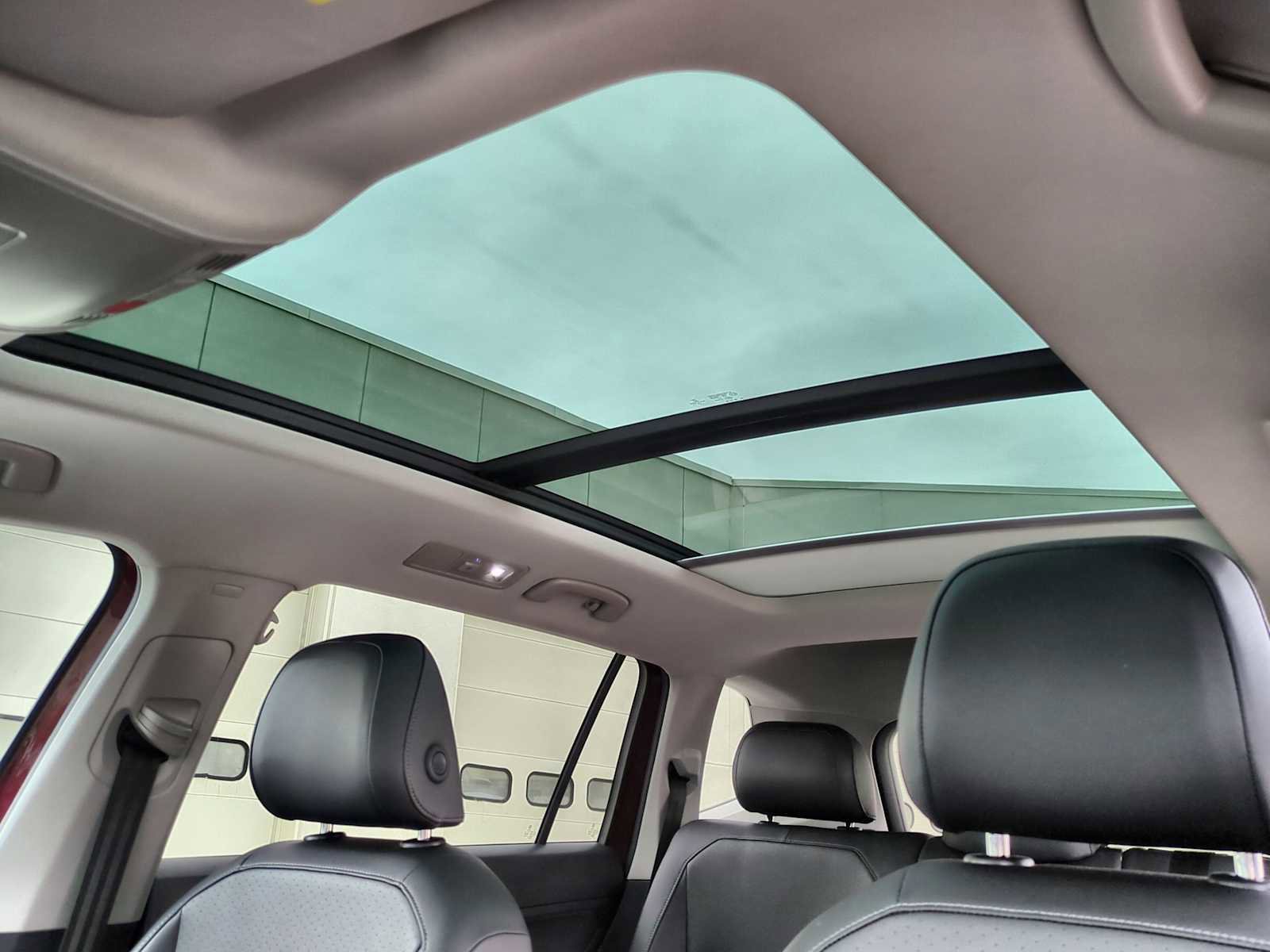 Used 2019 Volkswagen Tiguan SEL image 19