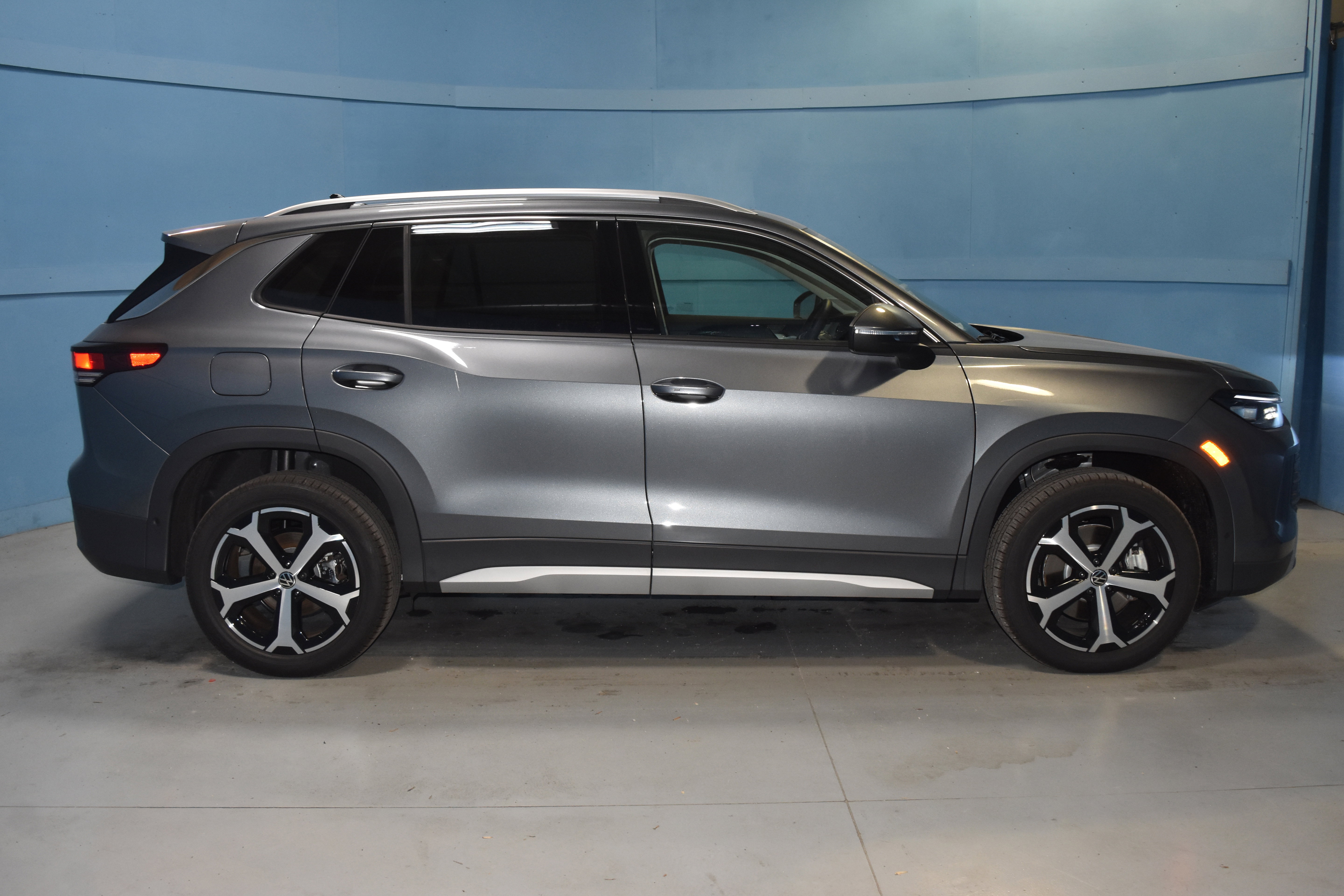 New 2026 Volkswagen Tiguan SE AWD/4WD image 18