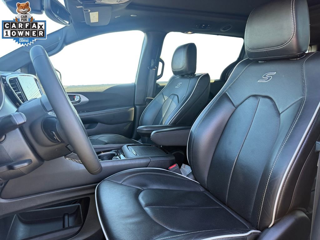 Used 2025 Chrysler Pacifica Limited image 9