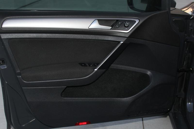 Used 2016 Volkswagen e-Golf SE FWD image 12