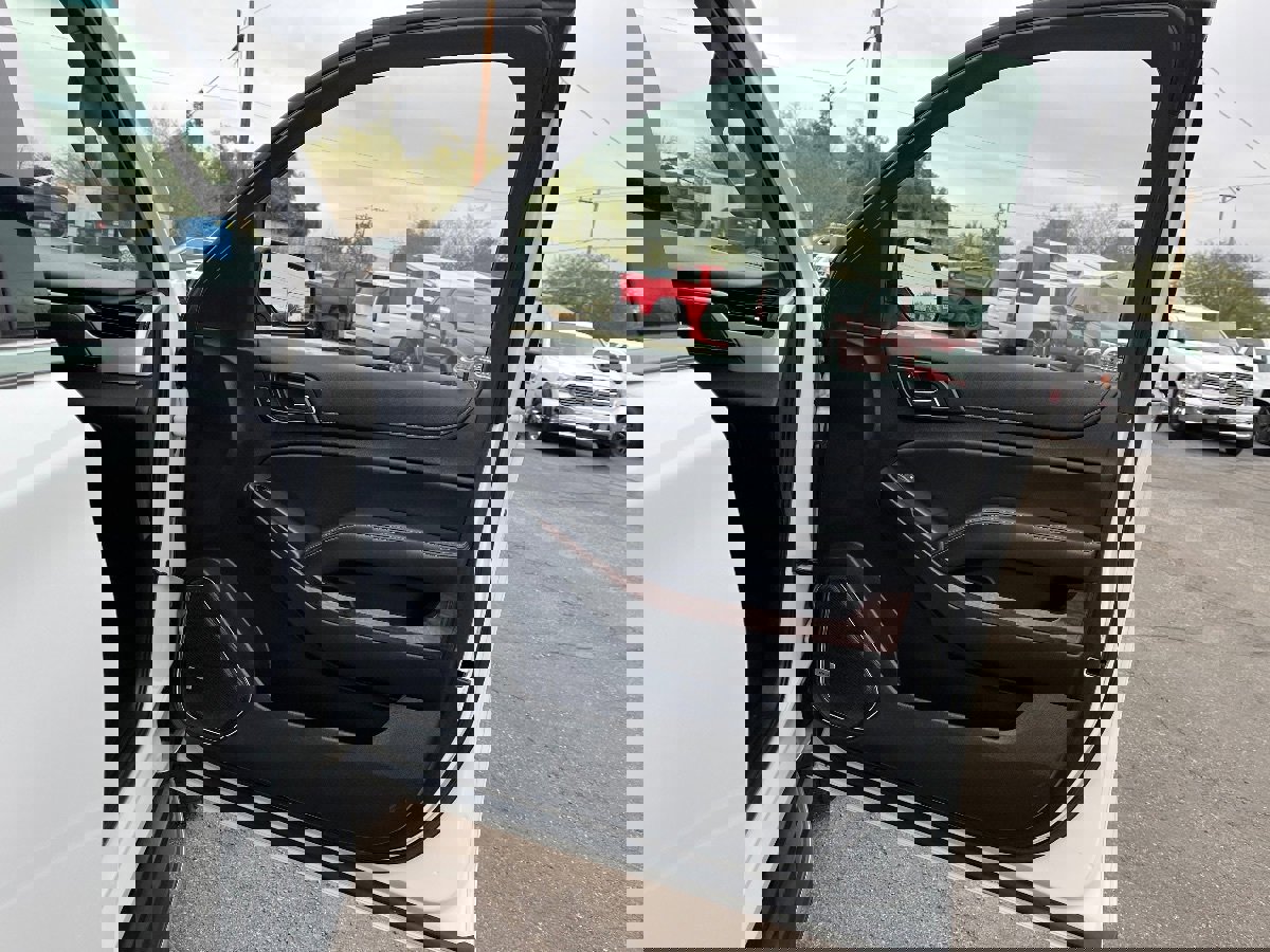 Used 2019 GMC Yukon XL SLE w/ SLE Value Package image 40