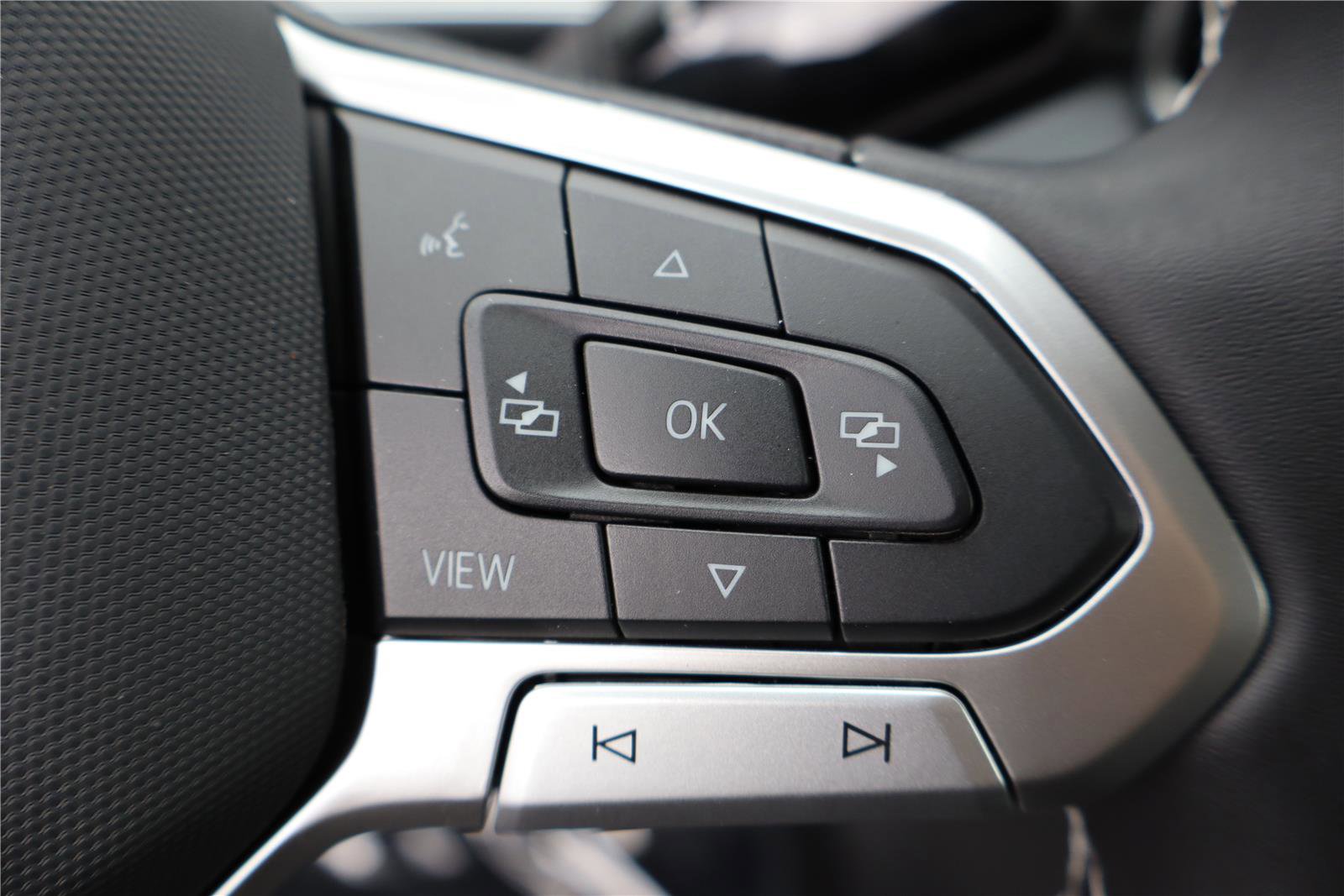 New 2026 Volkswagen Tiguan SE image 17